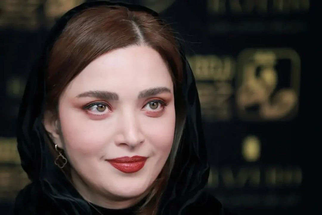 بهنوش طباطبایی از درخت کریسمسش رونمایی کرد | خانم بازیگر هم از ترند روز عقب نماند