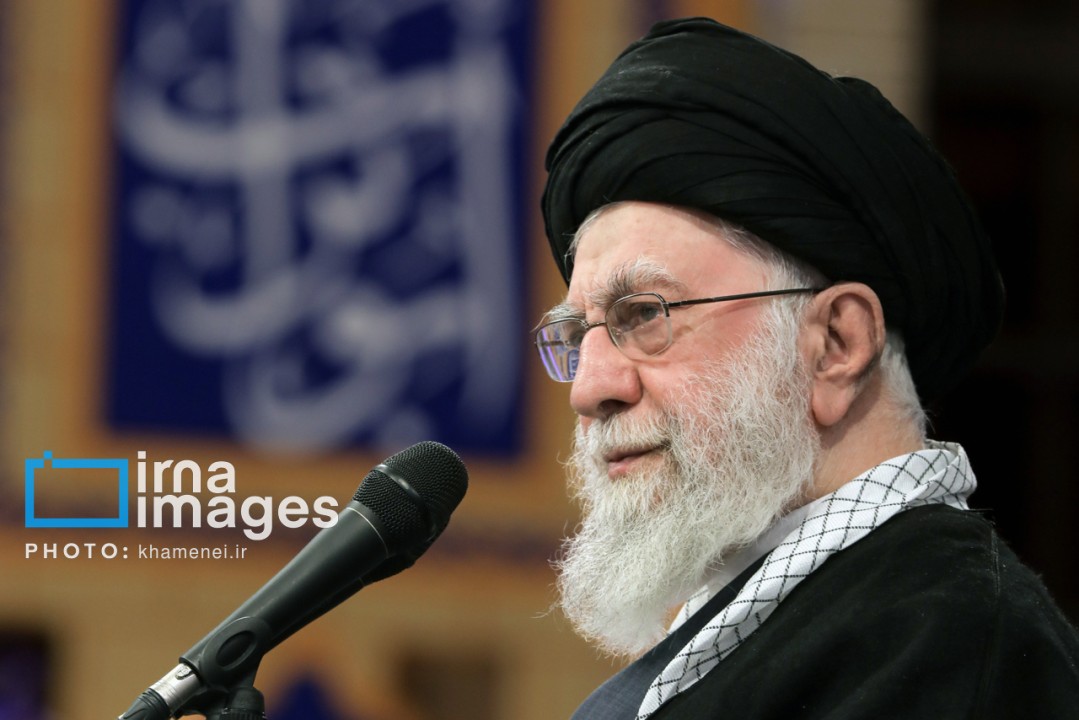 رهبر معظم انقلاب: جمهوری اسلامی در مقابل افراد تخریب‌گر کوتاه نخواهد آمد