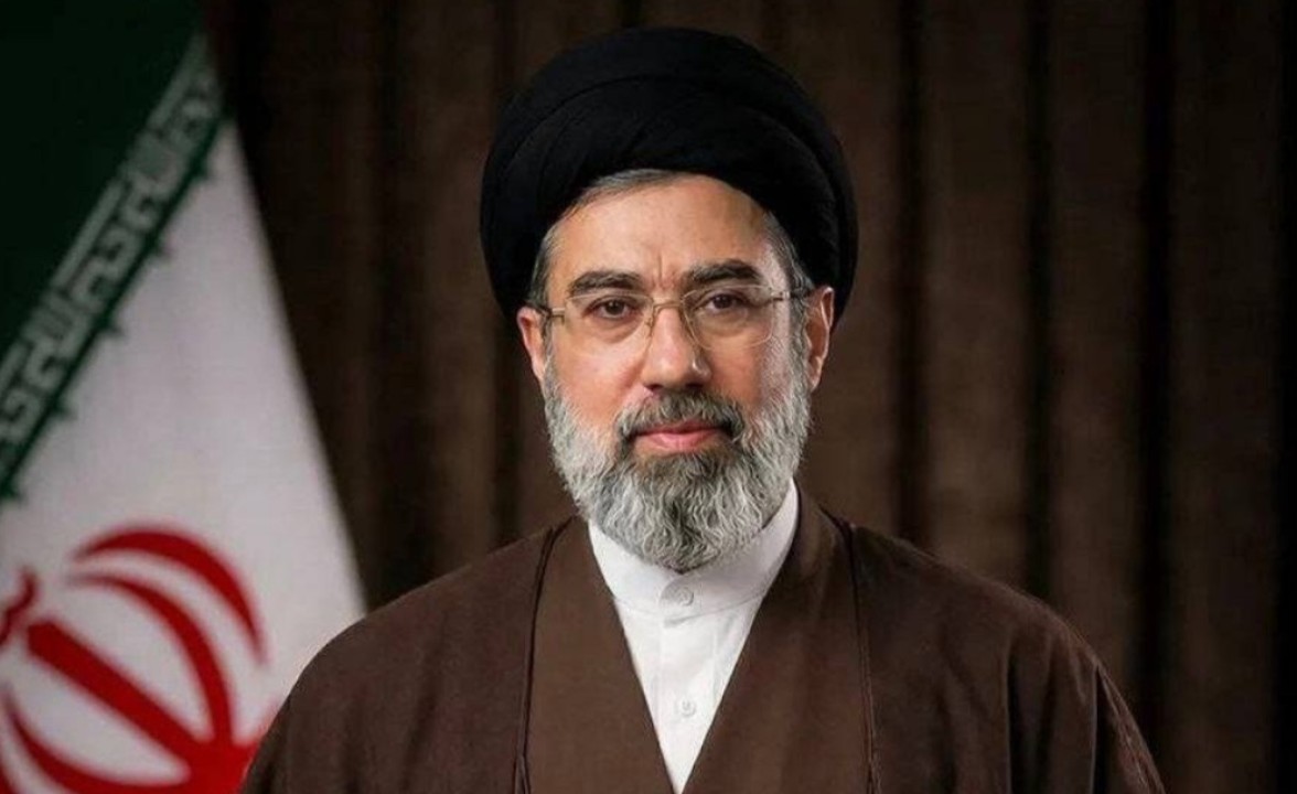 آیت الله سید مجتبی خامنه ای سومین رهبر انقلاب اسلامی ایران شد