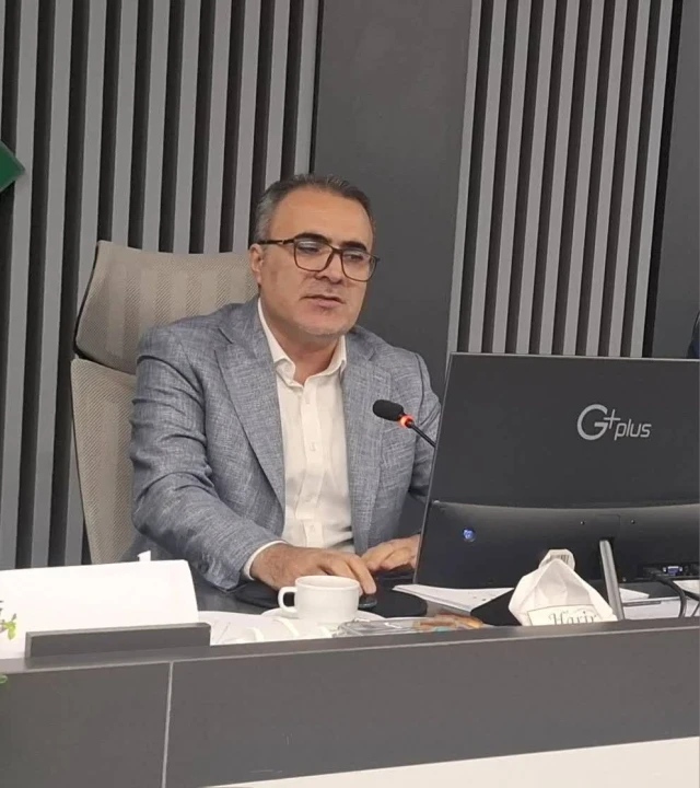 عظیمی: بازنگری بیمه‌نامه مسئولیت کارفرما؛ گامی برای پاسخگویی بهتر به نیاز بیمه‌گذاران