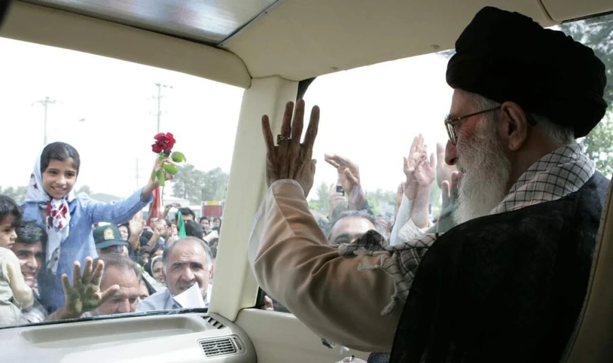 نباید با لفاظی‌های بدون عمل از خونخواهی رهبرمان دست بکشیم