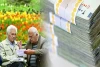 بالاخره زمان پرداخت معوقات بازنشستگان اعلام شد | دولت دل بازنشستگان را شاد کرد